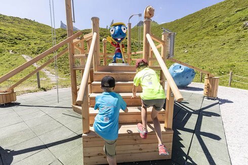 Vieni, Luis ti sta aspettando!